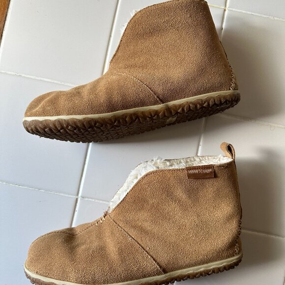 Minnetonka Tucson Moccasins, Sz. 8 - Picture 2 of 5